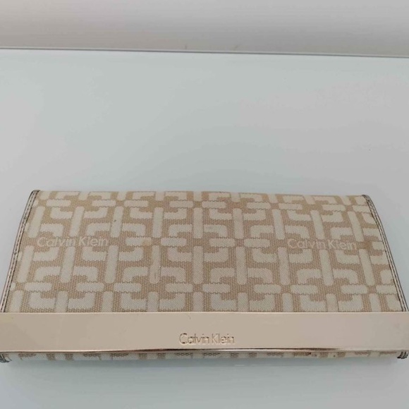 Nude and Gold evening clutch - Picture 1 of 2